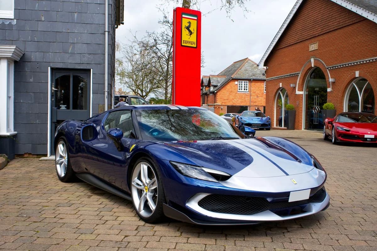 How Much Does Luxury Car Rental Cost in Dubai?